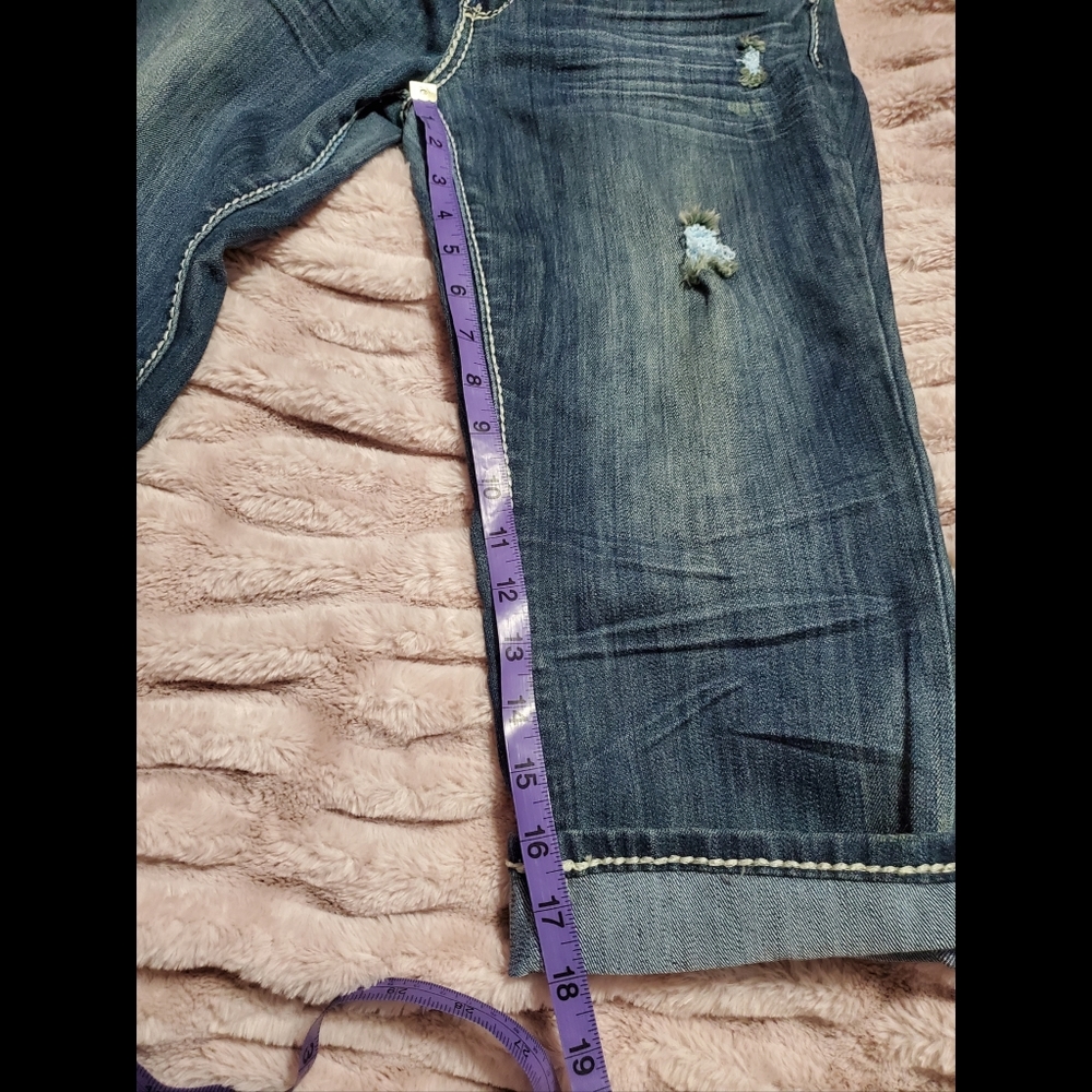 Distressed Jean capris - Picture 5 of 6